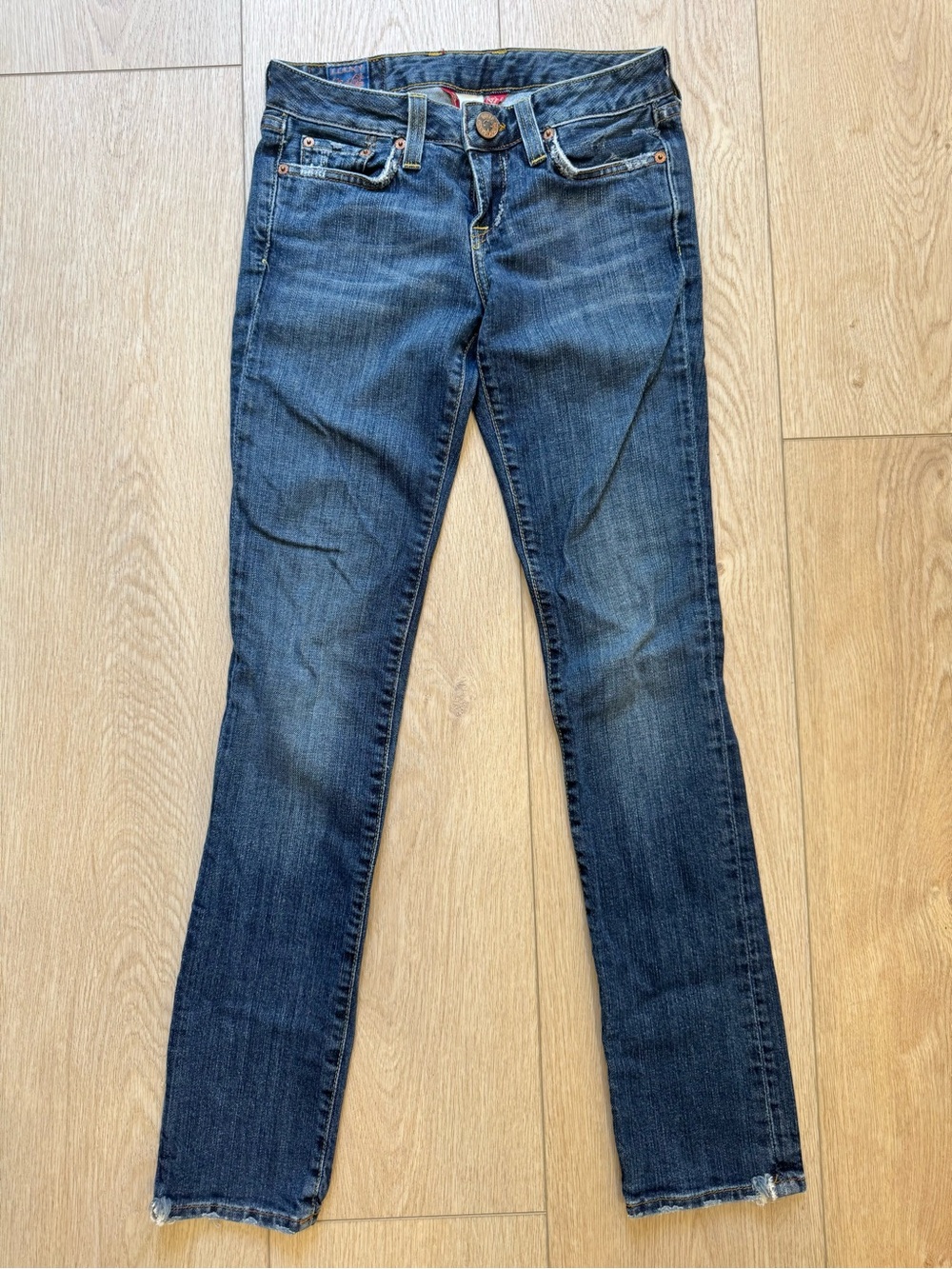 Lucky Brand Lola Straight Jeans 👖 | Low Rise | Lived-In Distressed Denim
